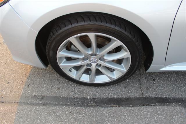 Photo of 2014 Classic Silver Metallic Toyota Avalon