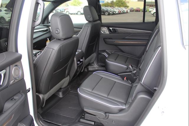 Photo of 2026 iridescent white tricoat Buick Enclave