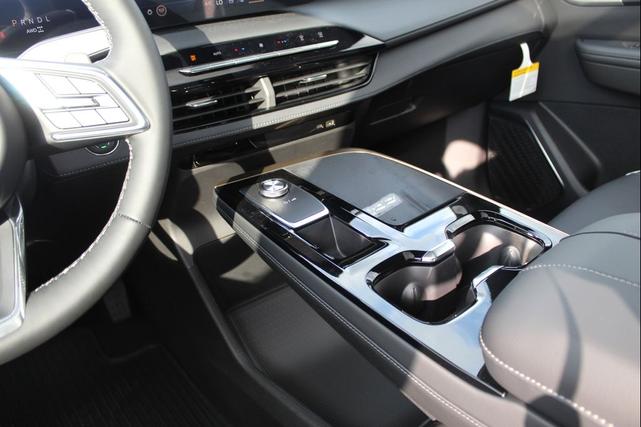 Photo of 2026 iridescent white tricoat Buick Enclave