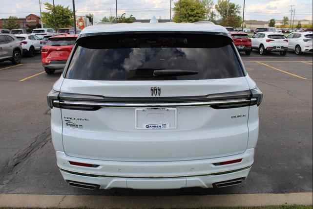Photo of 2026 iridescent white tricoat Buick Enclave