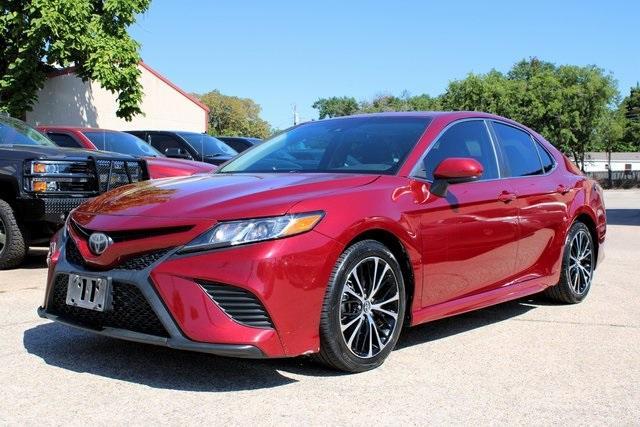 Photo of 2018 Red Toyota Camry