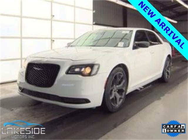 Photo of 2020 Bright White Clearcoat Chrysler 300