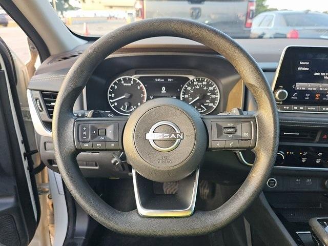 Photo of 2023 Glacier White Nissan Rogue