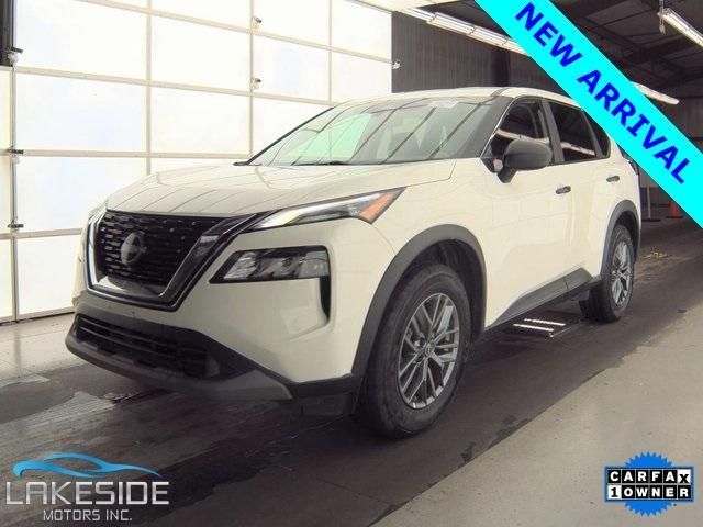 Photo of 2023 Glacier White Nissan Rogue