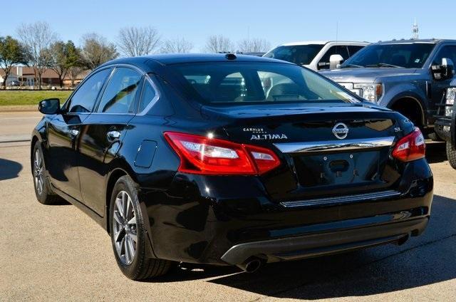 Photo of 2016 Black Nissan Altima