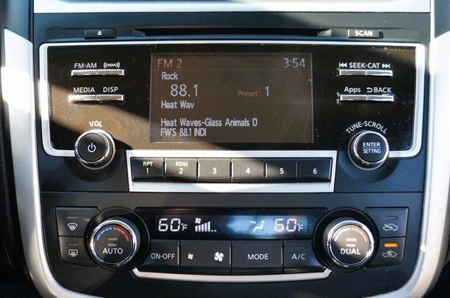 Photo of 2016 Black Nissan Altima