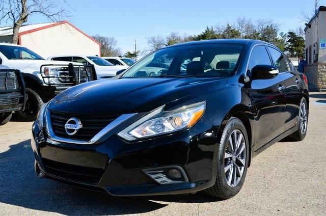 Photo of 2016 Black Nissan Altima