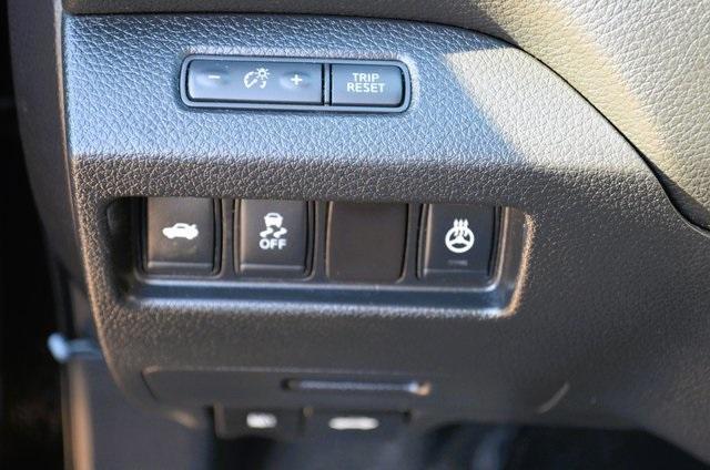 Photo of 2016 Black Nissan Altima