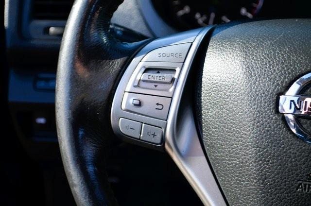 Photo of 2016 Black Nissan Altima