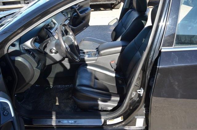 Photo of 2016 Black Nissan Altima