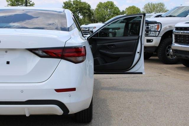 Photo of 2024 Cloud White Nissan Sentra