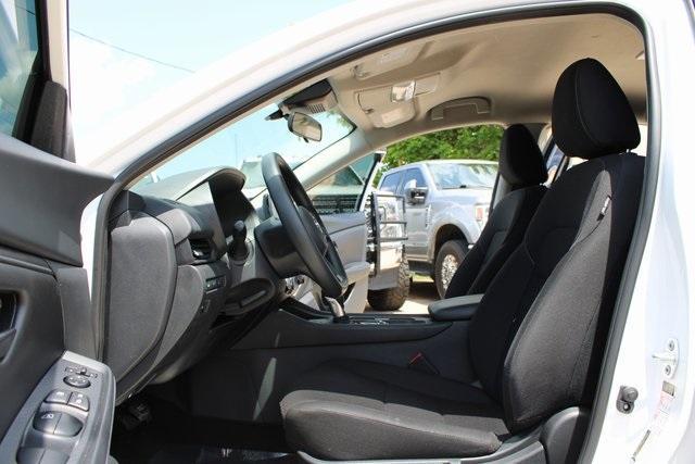 Photo of 2024 Cloud White Nissan Sentra