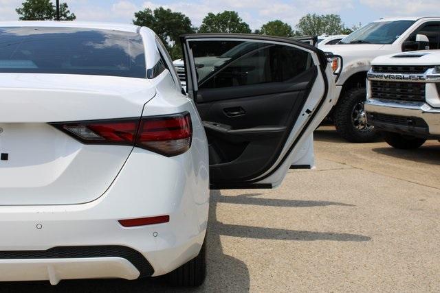 Photo of 2024 Cloud White Nissan Sentra