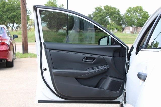 Photo of 2024 Cloud White Nissan Sentra