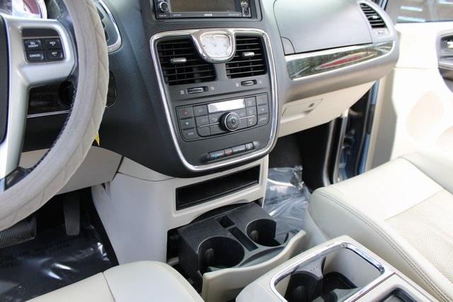 Photo of 2012 Sapphire Crystal Clearcoat Metallic Chrysler Town & Country