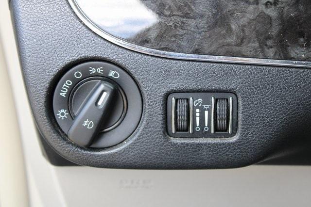 Photo of 2012 Sapphire Crystal Clearcoat Metallic Chrysler Town & Country