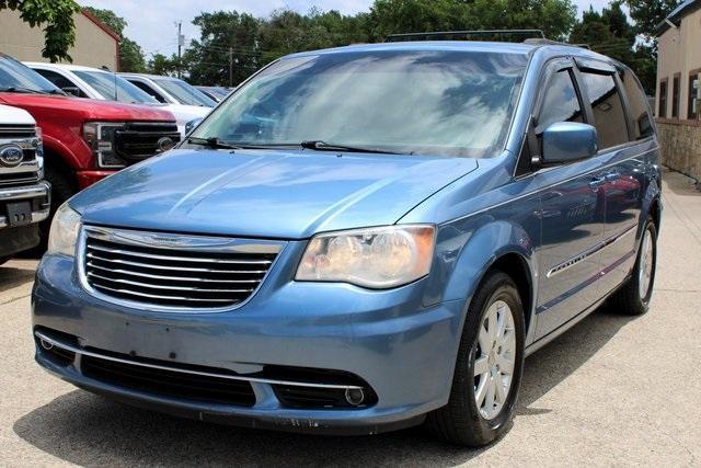 Photo of 2012 Sapphire Crystal Clearcoat Metallic Chrysler Town & Country