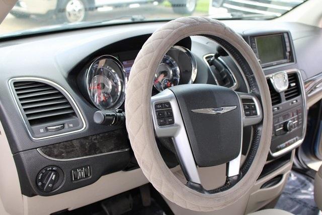 Photo of 2012 Sapphire Crystal Clearcoat Metallic Chrysler Town & Country