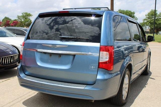 Photo of 2012 Sapphire Crystal Clearcoat Metallic Chrysler Town & Country