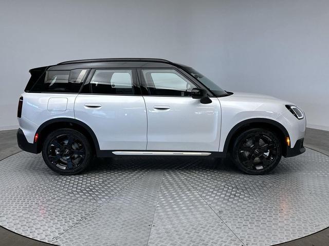 Photo of 2025 Nanuq White Metallic MINI Countryman