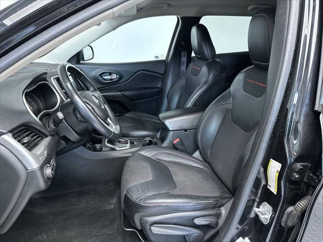 Photo of 2015 Brilliant Black Crystal Pearlcoat Jeep Cherokee