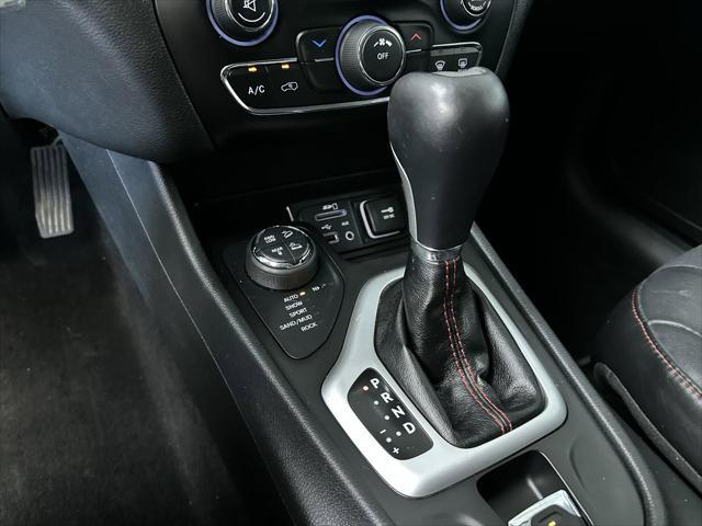 Photo of 2015 Brilliant Black Crystal Pearlcoat Jeep Cherokee