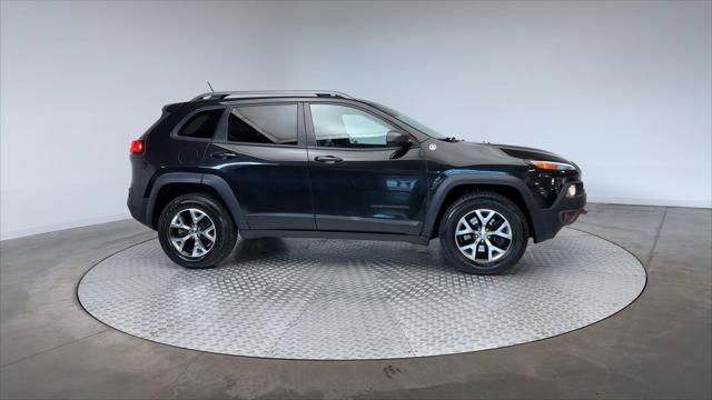 Photo of 2015 Brilliant Black Crystal Pearlcoat Jeep Cherokee