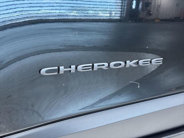 Photo of 2015 Brilliant Black Crystal Pearlcoat Jeep Cherokee
