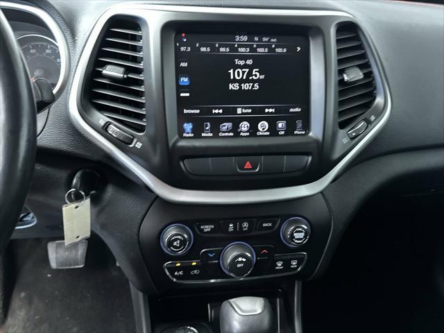 Photo of 2015 Brilliant Black Crystal Pearlcoat Jeep Cherokee