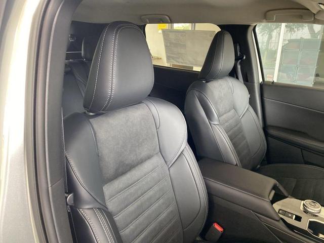 Photo of 2025 Alloy Silver Metallic Mitsubishi Outlander