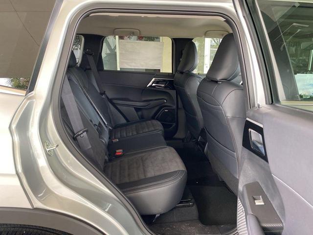 Photo of 2025 Alloy Silver Metallic Mitsubishi Outlander
