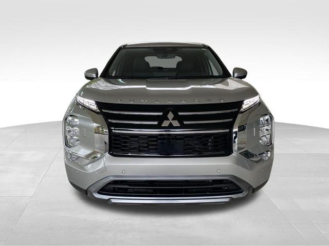 Photo of 2025 Alloy Silver Metallic Mitsubishi Outlander