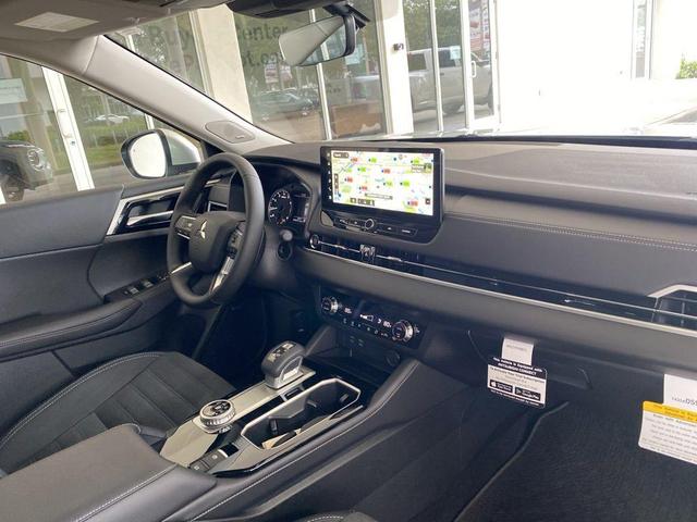Photo of 2025 Alloy Silver Metallic Mitsubishi Outlander