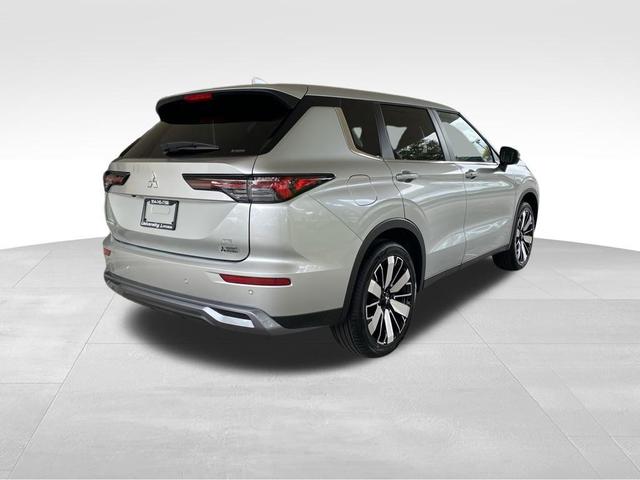 Photo of 2025 Alloy Silver Metallic Mitsubishi Outlander