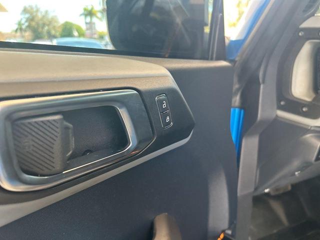 Photo of 2023 Velocity Blue Metallic Ford Bronco