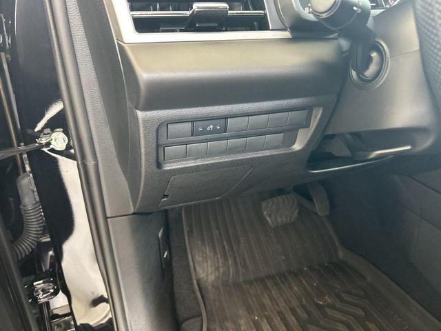 Photo of 2024 Black Mitsubishi Outlander