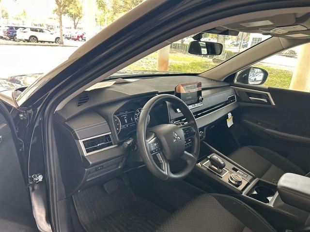 Photo of 2024 Black Mitsubishi Outlander