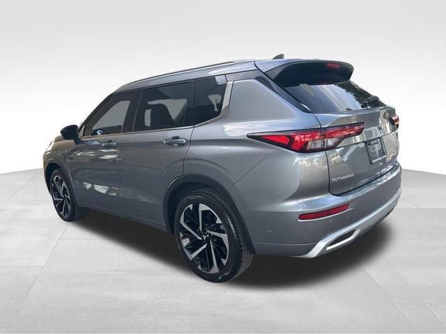 Photo of 2023 Silver Mitsubishi Outlander