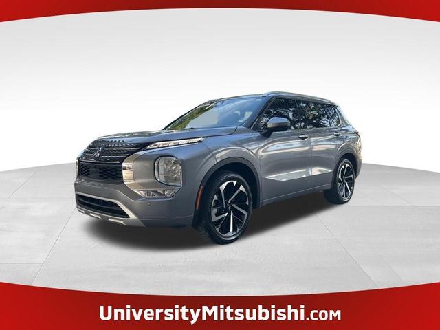 Photo of 2023 Silver Mitsubishi Outlander
