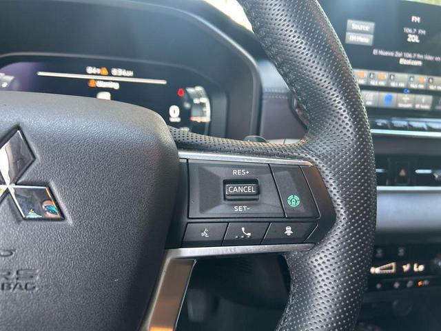 Photo of 2023 Silver Mitsubishi Outlander