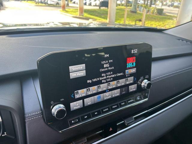 Photo of 2023 Silver Mitsubishi Outlander