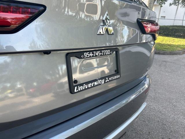 Photo of 2023 Silver Mitsubishi Outlander