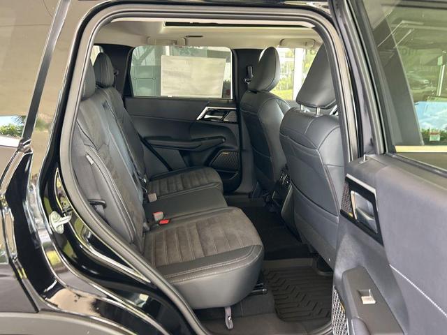 Photo of 2025 Black Mitsubishi Outlander