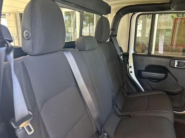 Photo of 2023 Bright White Clearcoat Jeep Gladiator