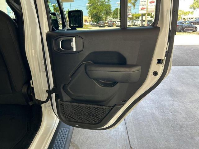 Photo of 2023 Bright White Clearcoat Jeep Gladiator