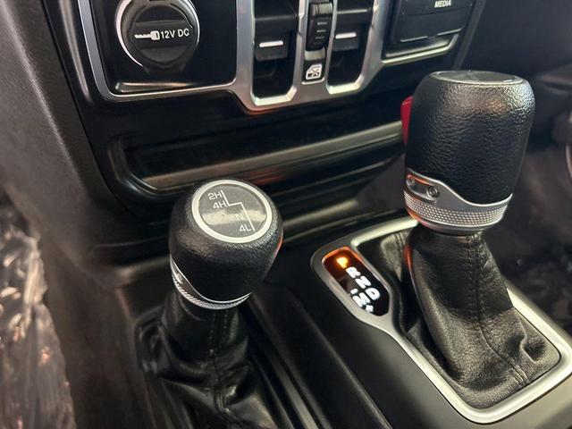 Photo of 2023 Bright White Clearcoat Jeep Gladiator