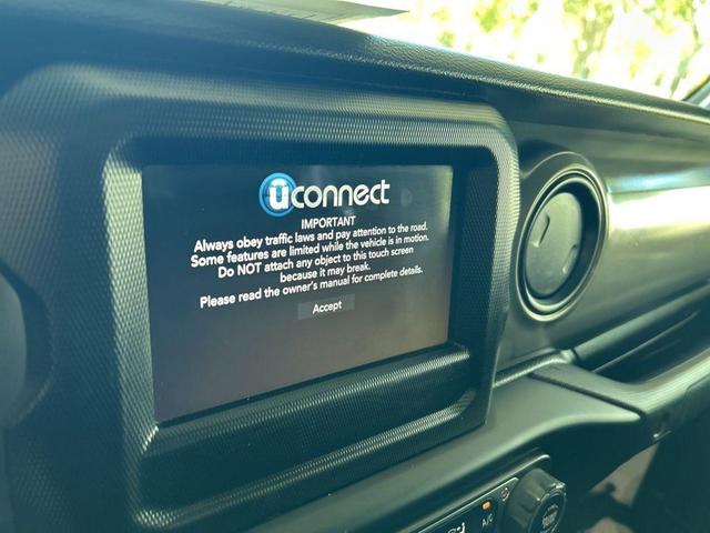 Photo of 2023 Bright White Clearcoat Jeep Gladiator