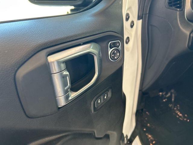 Photo of 2023 Bright White Clearcoat Jeep Gladiator