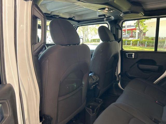 Photo of 2023 Bright White Clearcoat Jeep Gladiator
