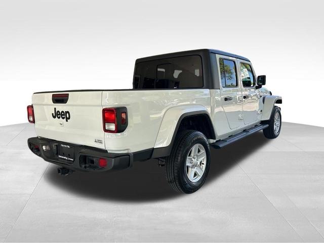 Photo of 2023 Bright White Clearcoat Jeep Gladiator